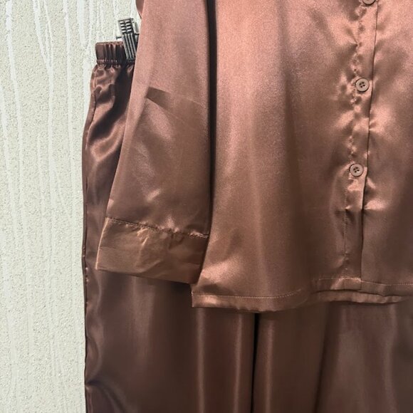 Brown Pajama Set – Long Sleeve Button Top & Wide-Leg Pants (L) - Picture 5 of 8